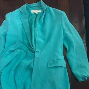 Jones New York, 100% silk blazer pantsuit set. Turquoise. Pockets. Size 6/8.